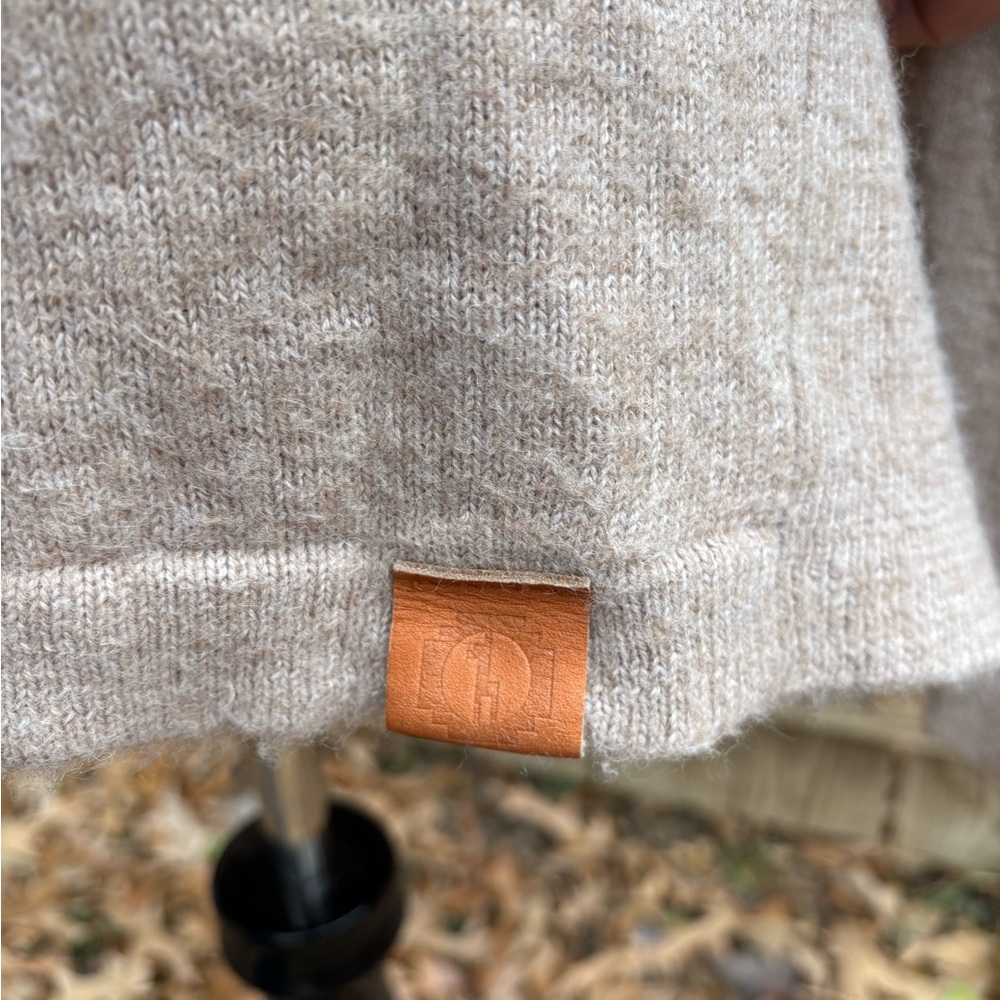 Paka Hiking Gray Sweater Alpaca but no tag. PTP “ 21”. Length = 25. See pics. - Picture 4 of 5